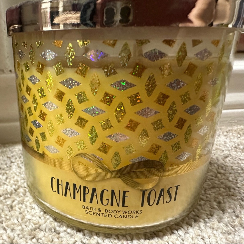 Bath and Body Works Champagne Toast Candle Older Label